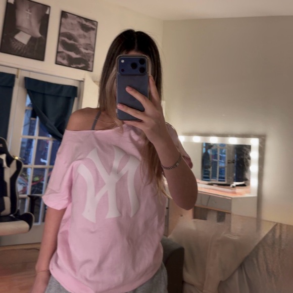 Handmade Pink off the shoulder Women’s top with Yankees design - Picture 3 of 3